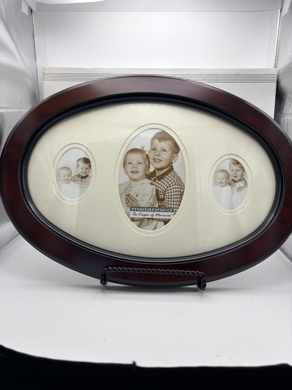 Vintage Dark Wood Oval Picture Frame 18x13” With 3 Photo Cut Outs